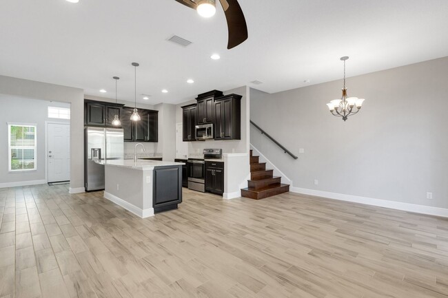 Building Photo - Beautiful Townhome for Rent