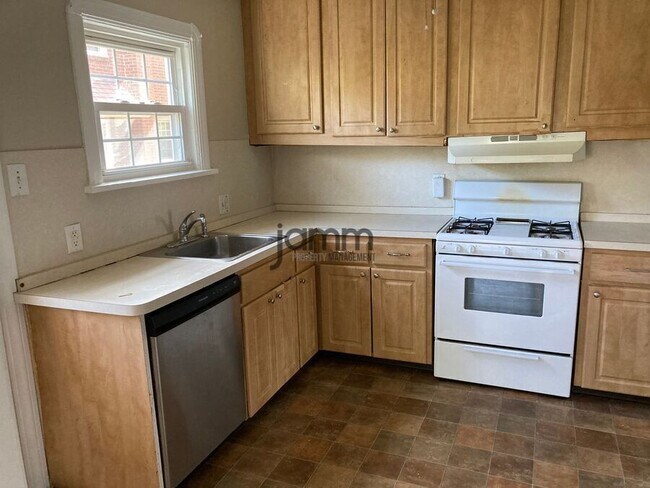 Building Photo - 3722 Meadowbrook Blvd