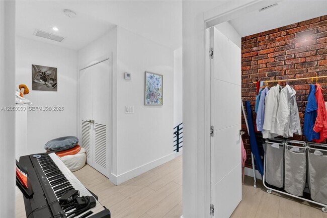 Building Photo - 2149 SW 30th Ct