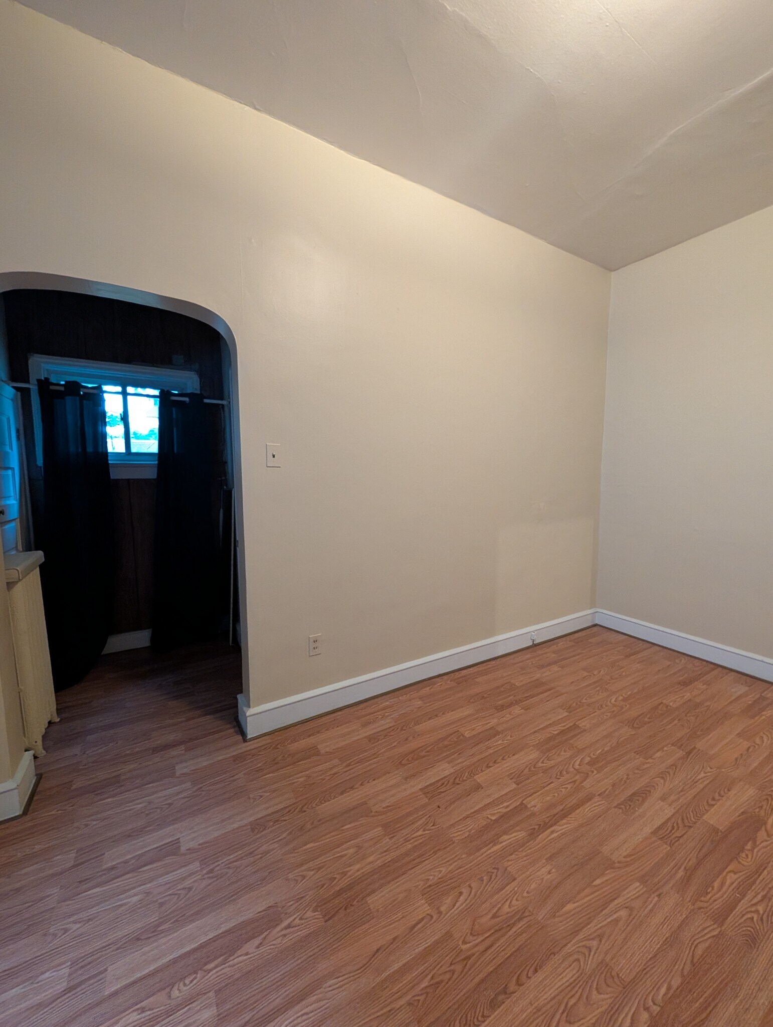 Building Photo - 411 W Diamond Ave
