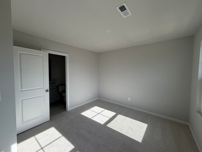 Building Photo - Carolina Springs 2