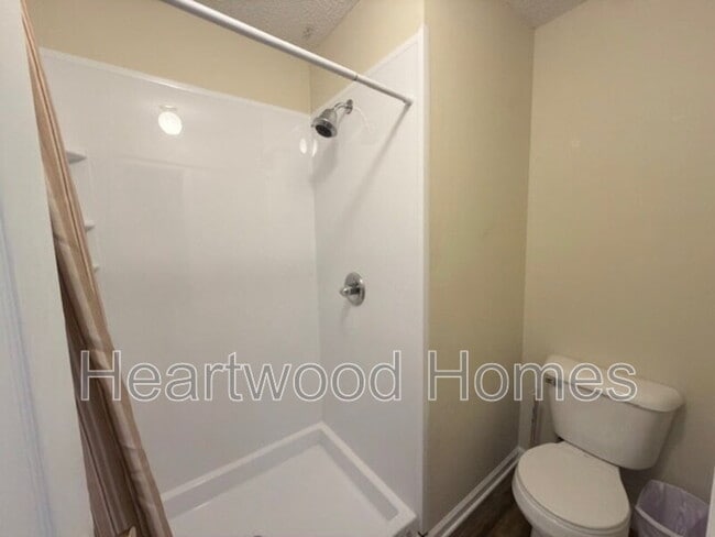 Building Photo - 264 Orchard Hill Dr
