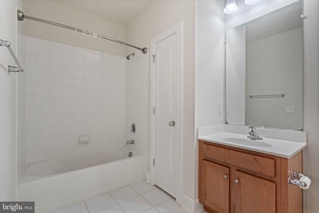 Building Photo - 9521 Bastille St