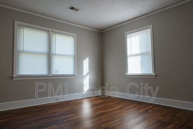 Building Photo - 5313 Randall Ave