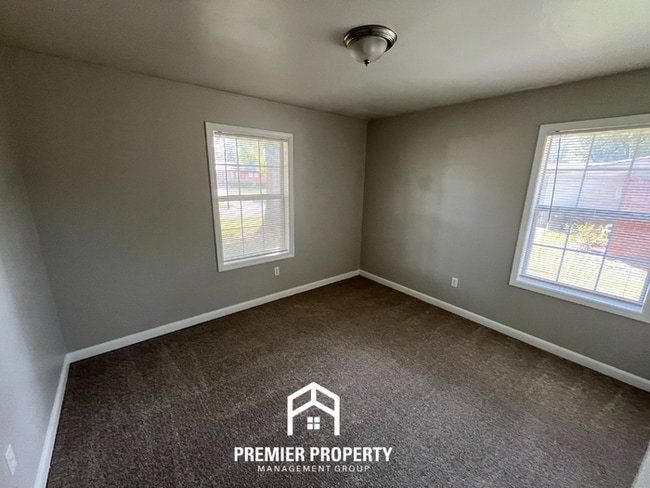 Building Photo - 4637 Newton Dr