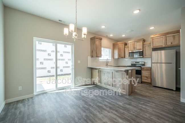 Building Photo - 1865 Jennie Lee Dr
