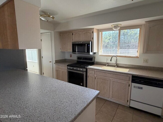 Building Photo - 1475 Via Viento