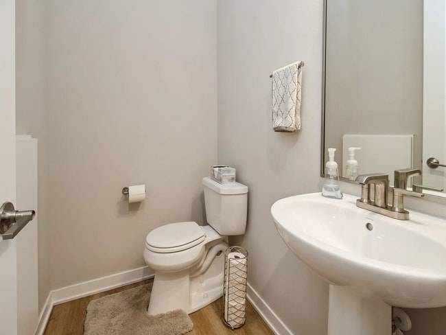 Building Photo - Luxurious 3-Bedroom, 2-Bathroom Townhouse – Des Moines