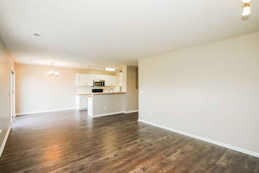 Building Photo - 305 Stewart Springs Dr