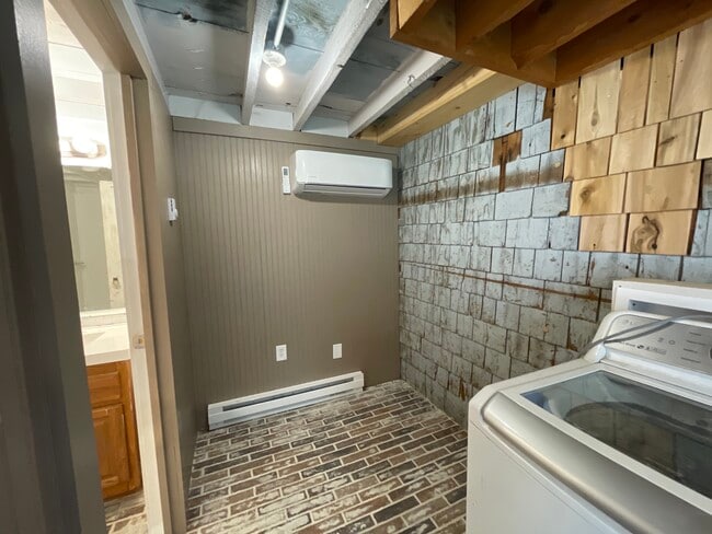 Building Photo - Buxton