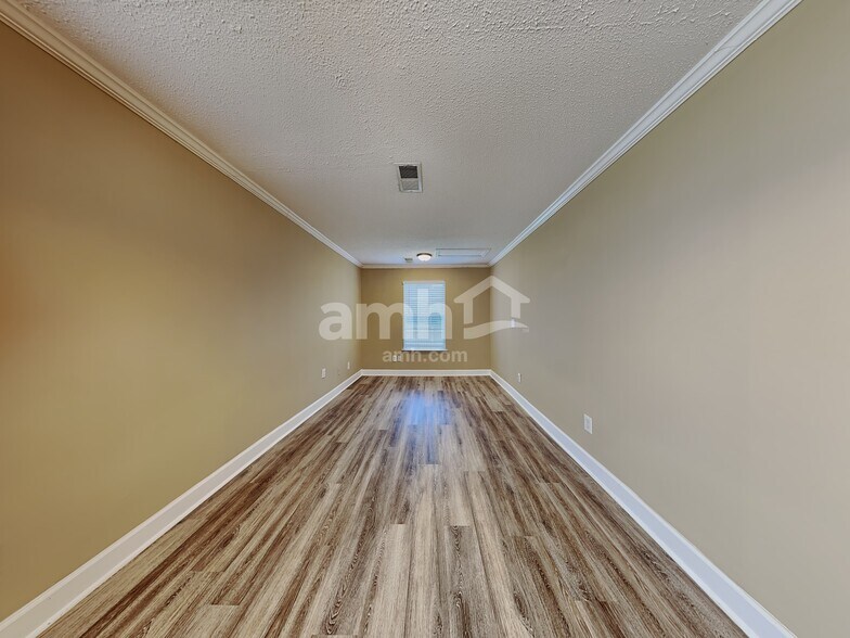 Building Photo - 208 Winding Willow Trl