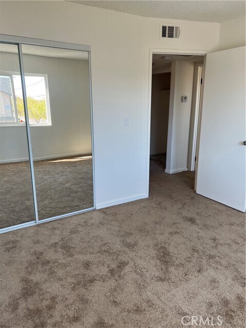 Building Photo - 454 E Ave Q3