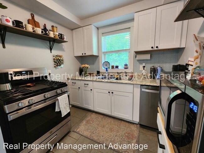 Building Photo - 4 br, 2 bath House - 23045 Church St.