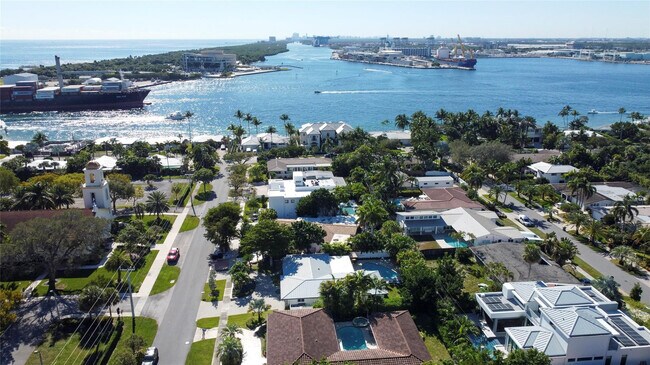 Building Photo - 1959 SE 25th Ave