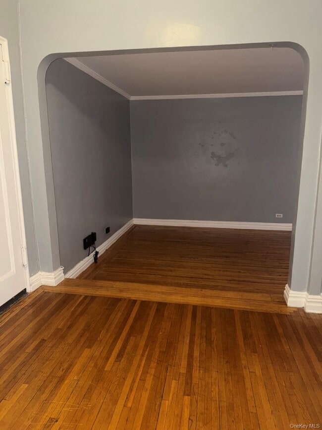 Building Photo - 306 E Mosholu Pkwy S