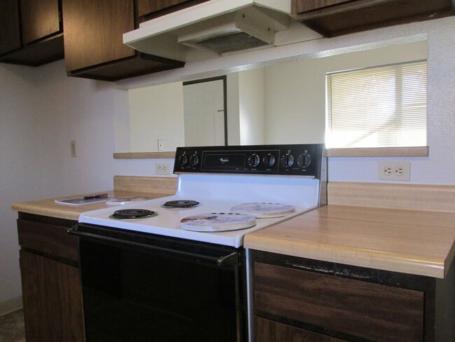 Building Photo - $1,400 PER MONTH - THREE BEDROOM TWO BATH HOME - LEAVITT LAKE