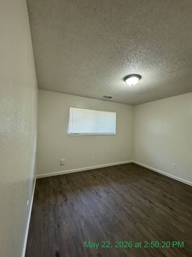 Building Photo - 1566