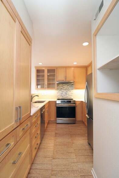 Building Photo - 1320 SW Hall St