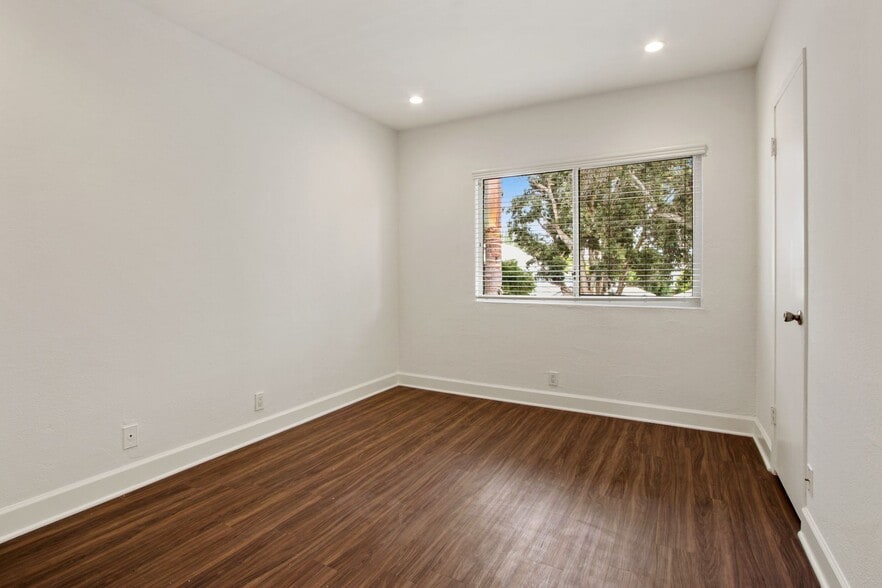 Building Photo - 519 Hill St