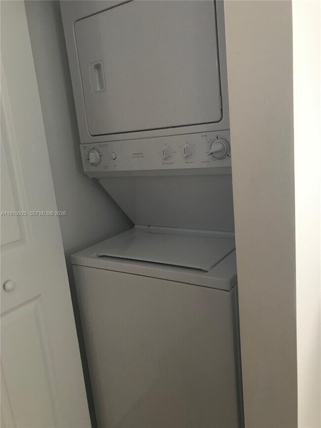 Building Photo - 7350 SW 89th St