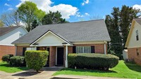 Building Photo - 4910 Pinehurst Cir