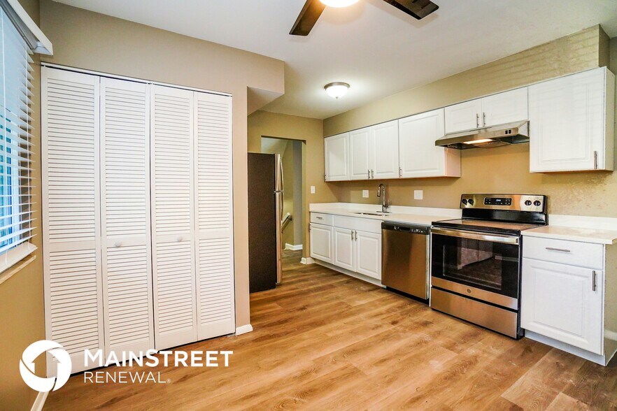 Building Photo - 6020 Dakar Rd E