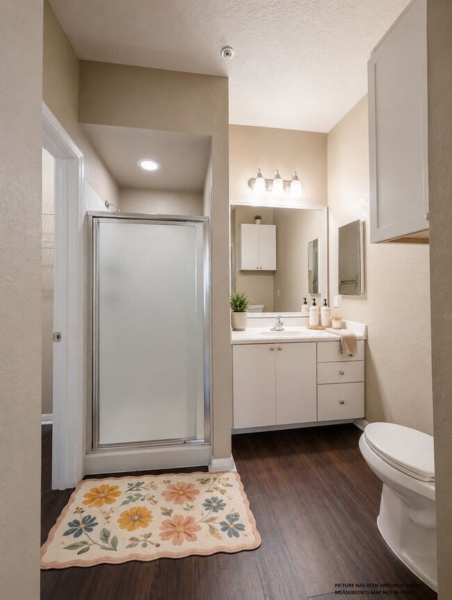 Building Photo - 1x1 Updated flooring & appliances. Includes balconette & washer & dryer