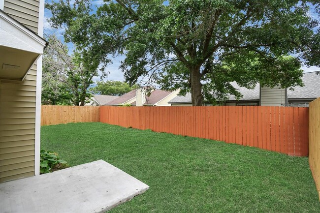 Building Photo - 3227 Westwick Dr