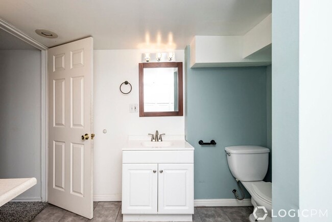 Building Photo - Stunning Single Family Home In Excellent L...