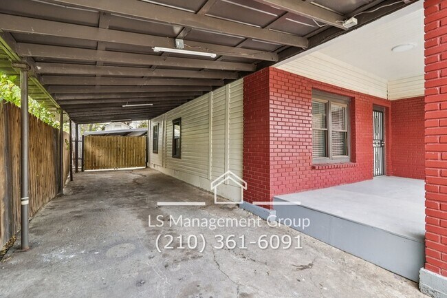 Building Photo - 622 Denver Blvd