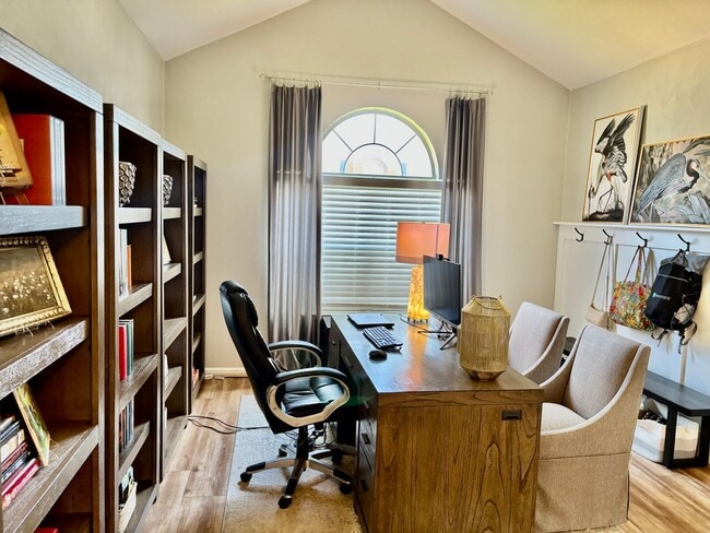 Building Photo - 3 bedroom/2.5 bathroom- Lake Cambridge- Kiln Creek