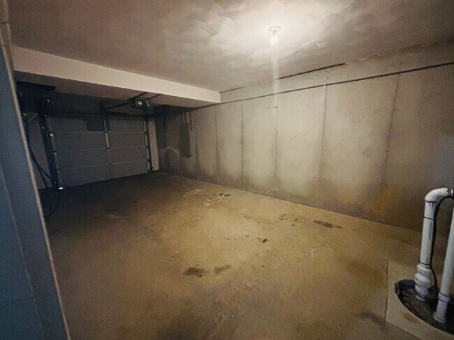 Building Photo - 3 Bedroom 2.5 Bath House