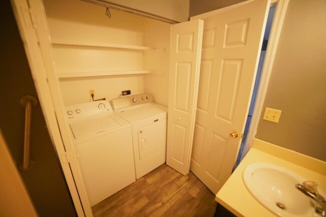 Building Photo - 6315 S Placid Pl