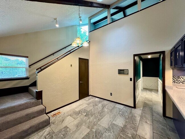 Building Photo - 3604 Jim Robison Dr