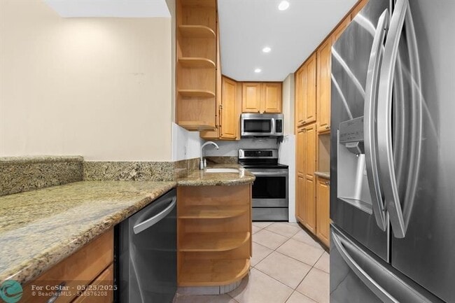 Building Photo - 1 Las Olas Cir
