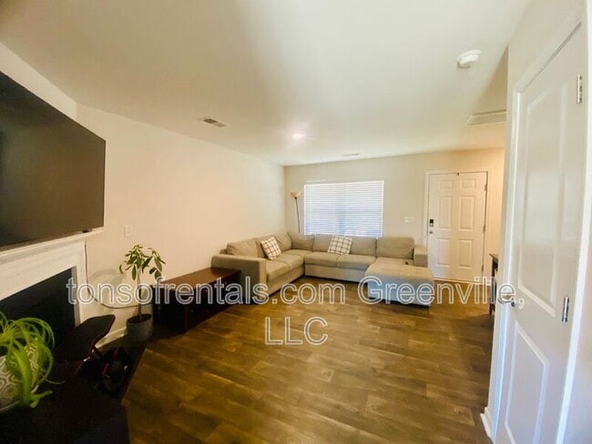 Building Photo - 255 Millen Dr