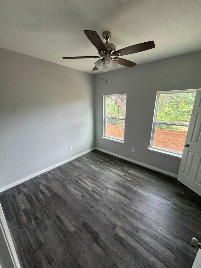 Building Photo - 3/2/2 NEW CONSTRUCTION Spacious YARD WITH ...