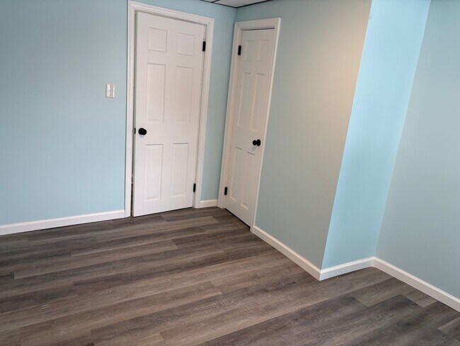 Building Photo - 1 Floor Living on 1/2 Acre, 4 Bedrooms/1 Bath, Garage-Dallastown SD