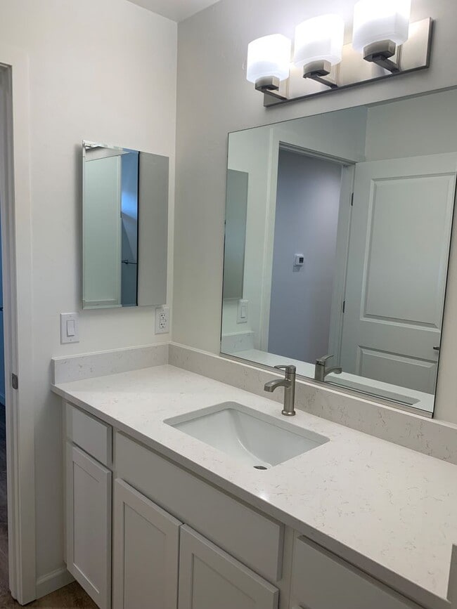 Building Photo - 2494 S Clovis Place-