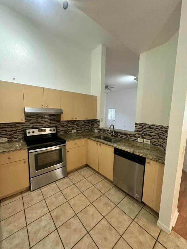 Building Photo - 220 Crestwood Cir