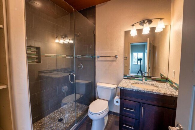 Building Photo - 2010 E 1st St