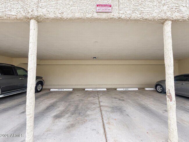 Building Photo - 5934 N 48th Ln