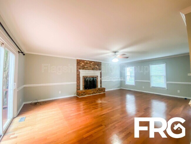 Building Photo - 305 Smith Pl