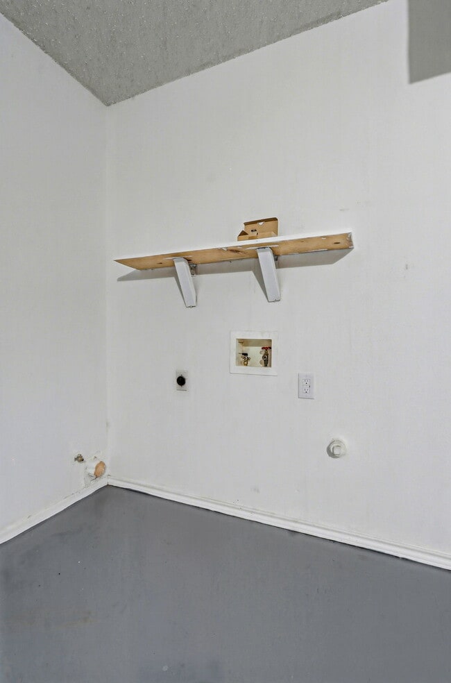 Building Photo - 10837 Gemstone St