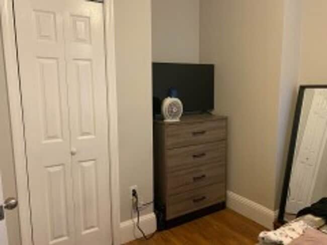 Building Photo - NORTH E. 2 BR Apartment - 6/1/26