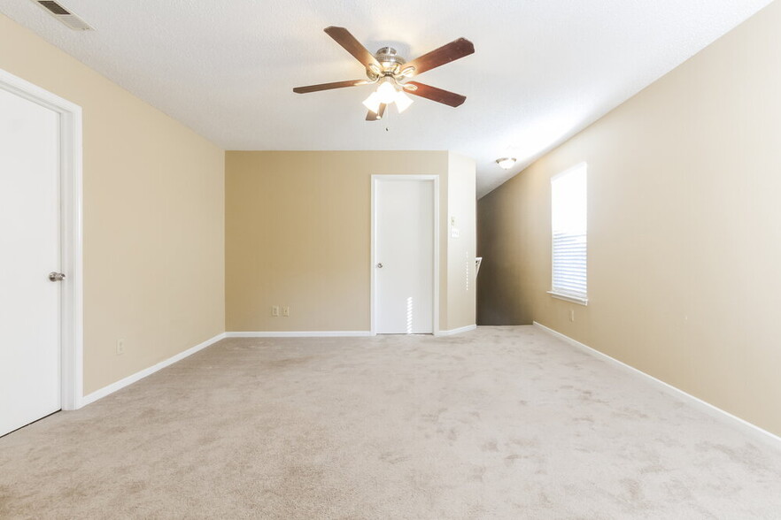Building Photo - 2331 Layton Ln