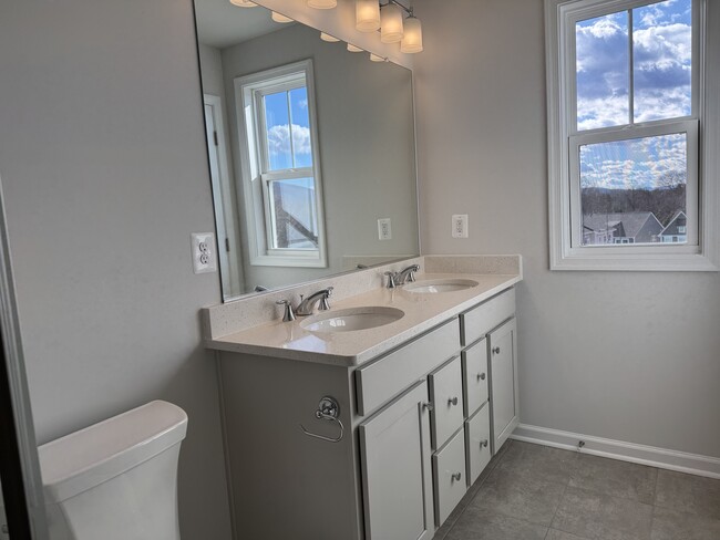 Master bath, double vanity - 5977 Cling Ln