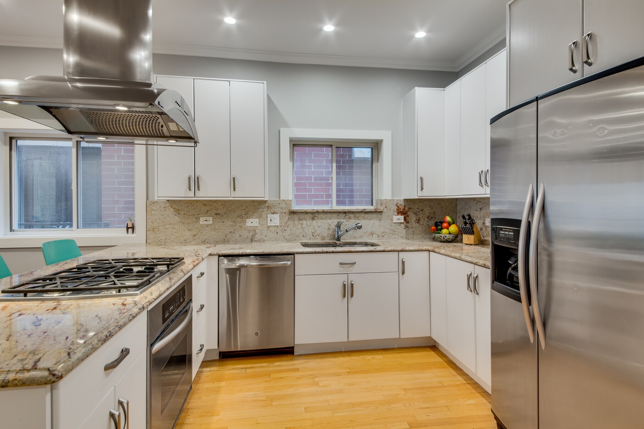 Building Photo - 2029 W Saint Paul Ave