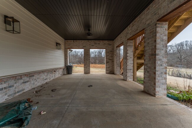 Building Photo - Beautiful Home on Two Acres
