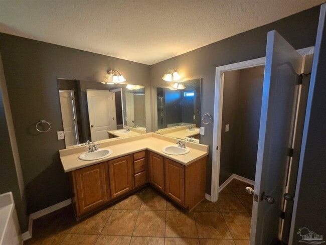 Building Photo - 2320 Badger Cir